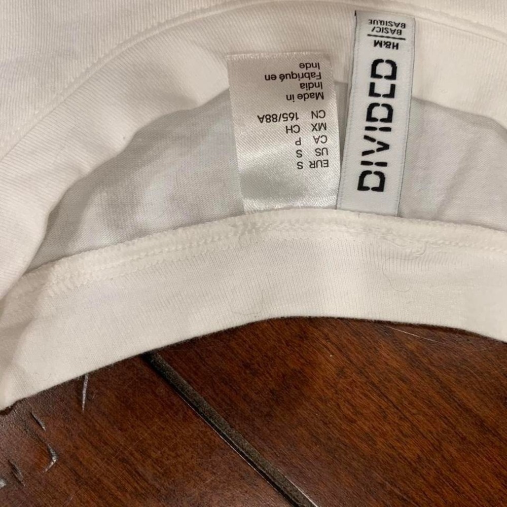 Y2K H&M Divided White Baby Tee Minimalist Renaissance Basic Small Indie off Duty - Picture 3 of 8